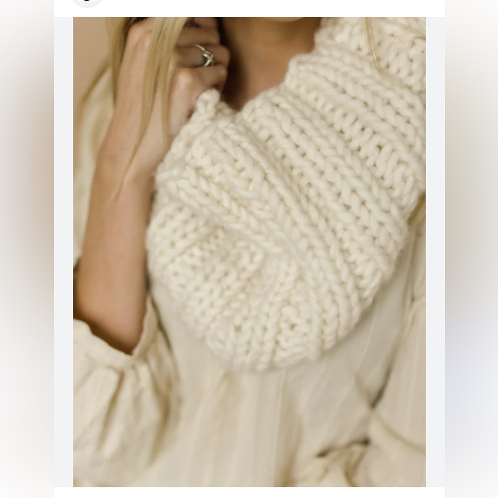 GAP chunky cowl circular Cream Knit Scarf